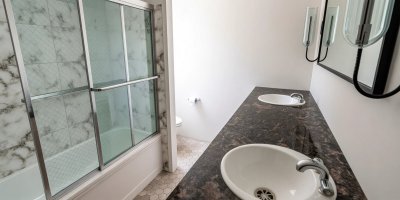  7 MASTER BATHROOM